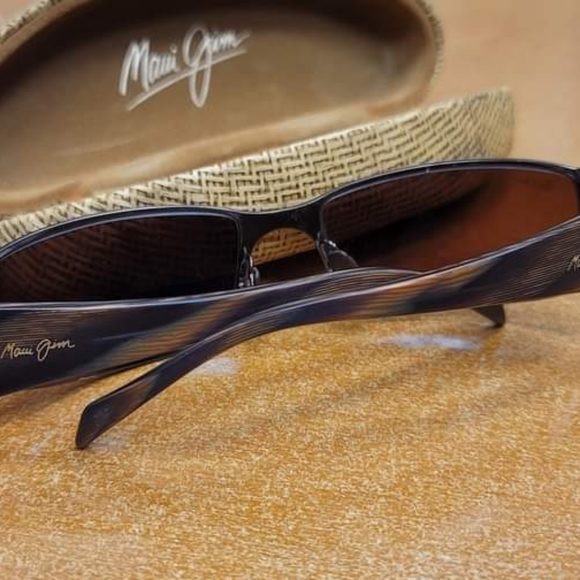 Designer glasses - Picture 3 of 12